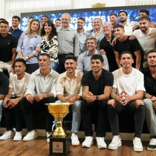 La Provincia y el municipio de Rio Cuarto homenajearon al plantel de Estudiantes de Río Cuarto por su ascenso a Primera División